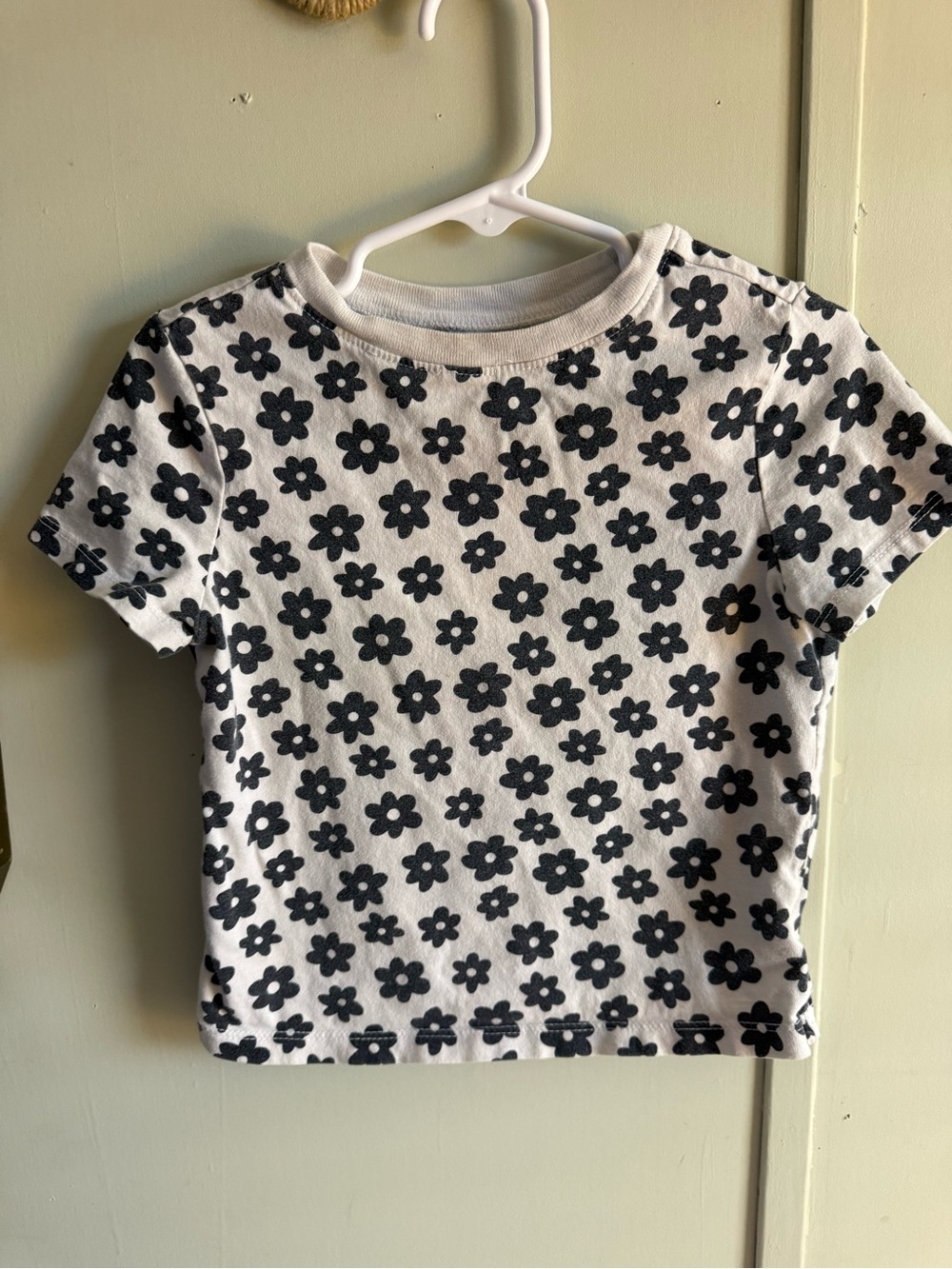 Old Navy Black & White Floral Short-Sleeve Tee